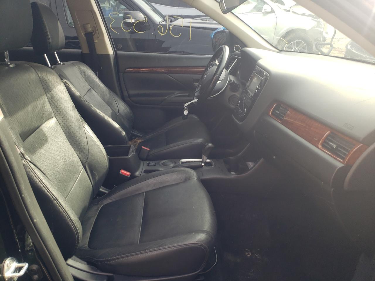 Photo 5 from auction – 2014 MITSUBISHI OUTLANDER with VIN JA4AD3A39EZ015791