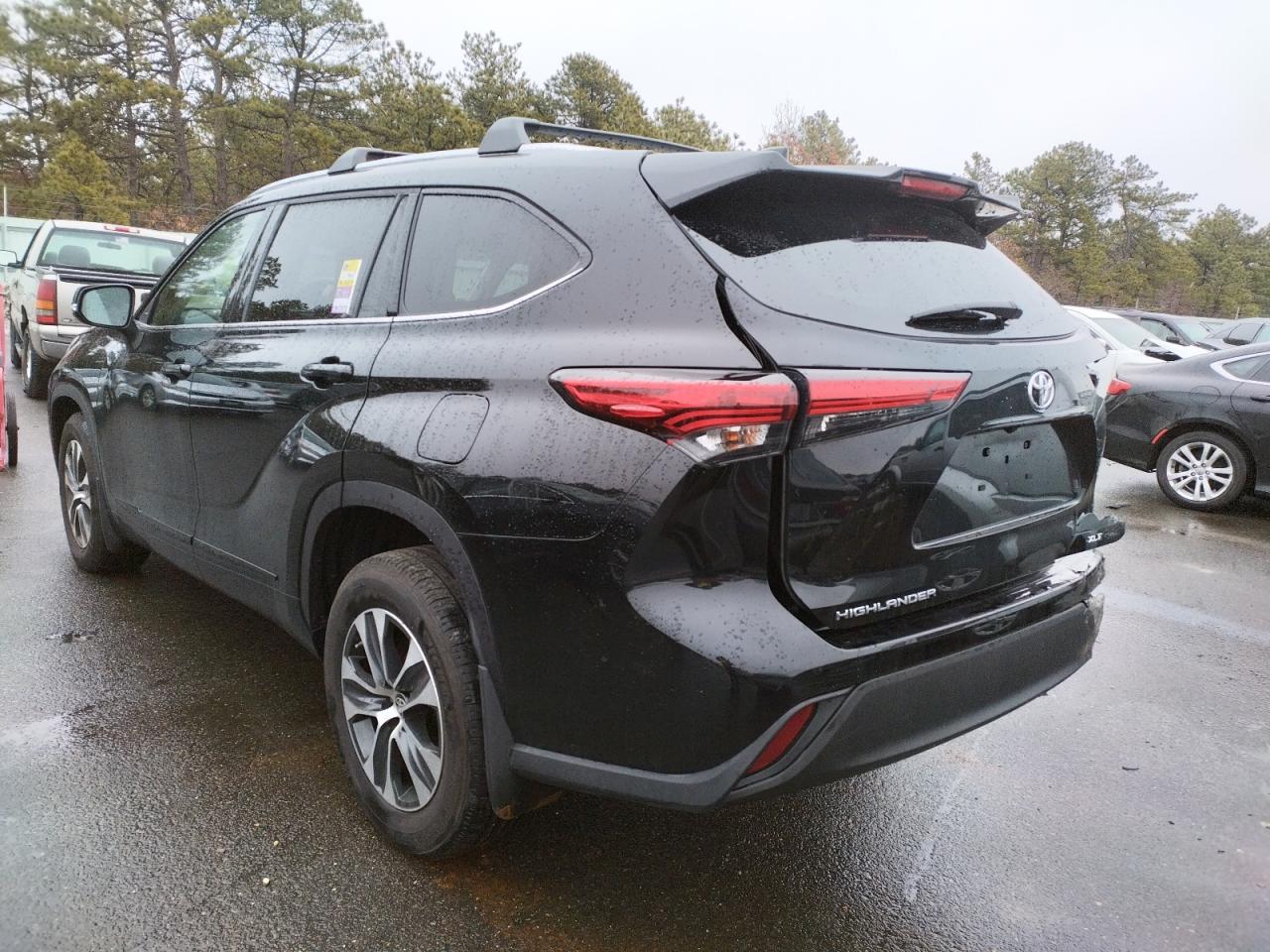 Photo 3 from auction – 2020 TOYOTA HIGHLANDER with VIN 5TDHZRBH3LS044981