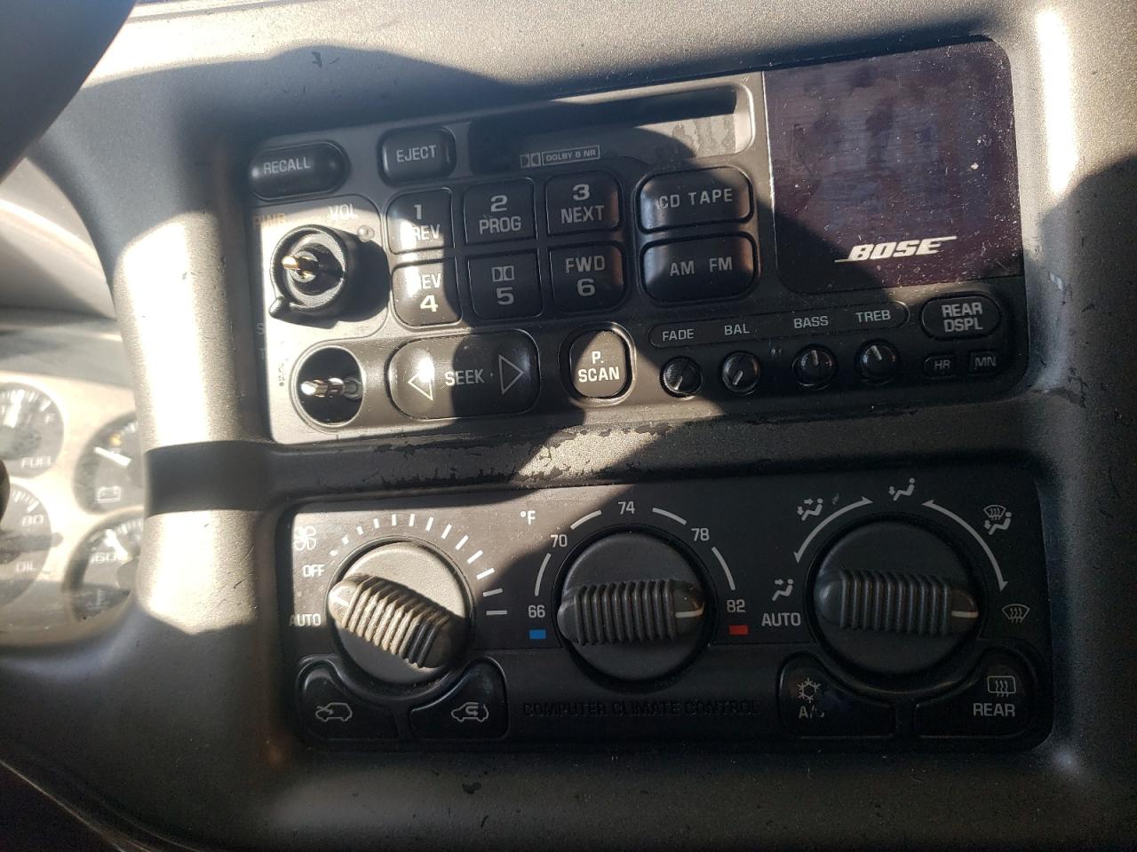 صورة رقم 9 من المزاد - 2001 GMC DENALI مع VIN 1GKEK63U21J239342