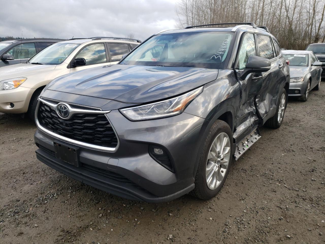 Photo 2 from auction – 2020 TOYOTA HIGHLANDER with VIN 5TDDZRBH4LS004875