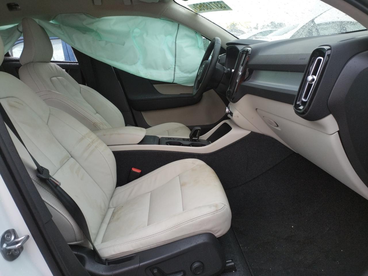Photo 5 from auction – 2022 VOLVO XC40 T5 MO with VIN YV4162UK1N2709510