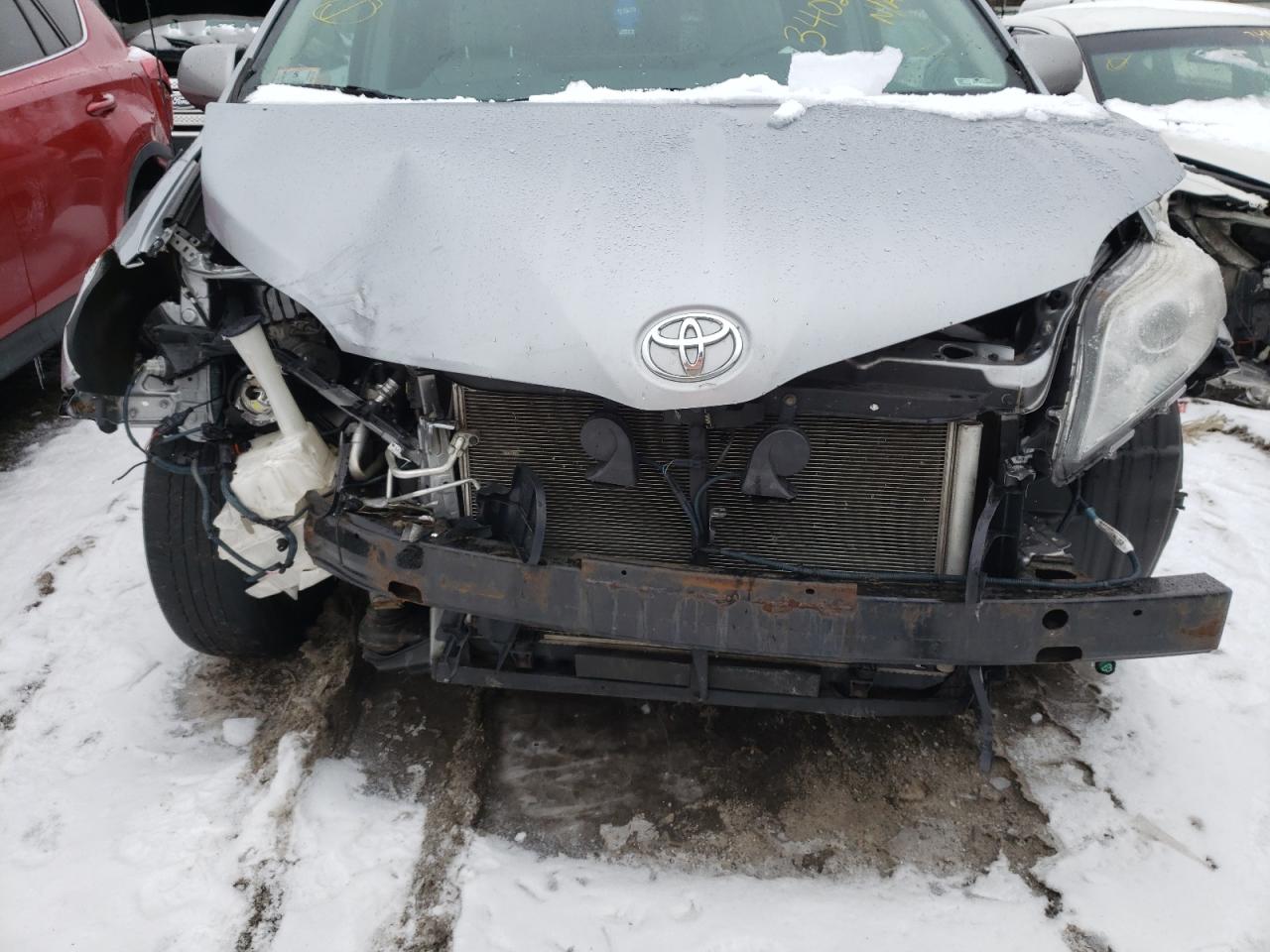 Photo 9 from auction – 2014 TOYOTA SIENNA XLE with VIN 5TDDK3DC6ES080197
