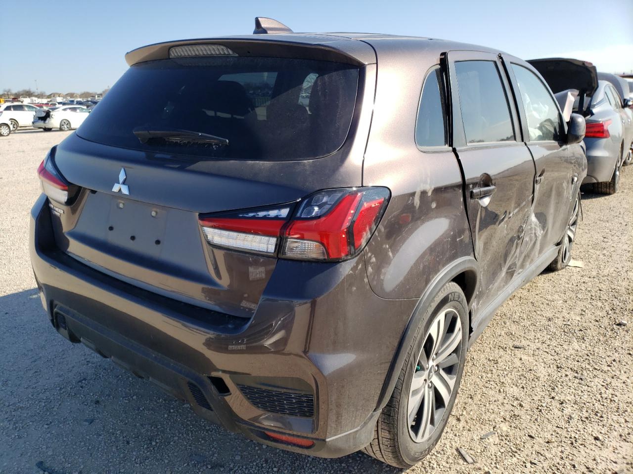 Photo 4 from auction – 2021 MITSUBISHI OUTLANDER with VIN JA4APUAU1MU013793