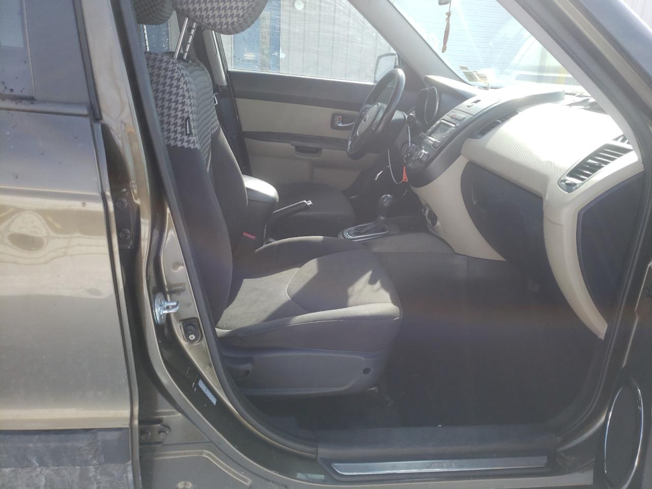 Фото 5 с аукциона – 2013 KIA SOUL + с VIN KNDJT2A69D7490655