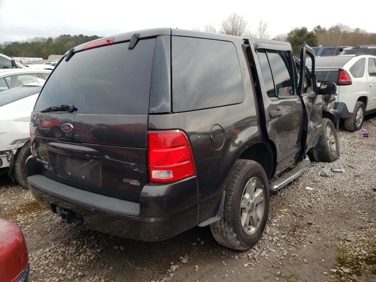 Photo 4 from auction – 2005 FORD EXPLORER X with VIN 1FMZU63K95UB54584