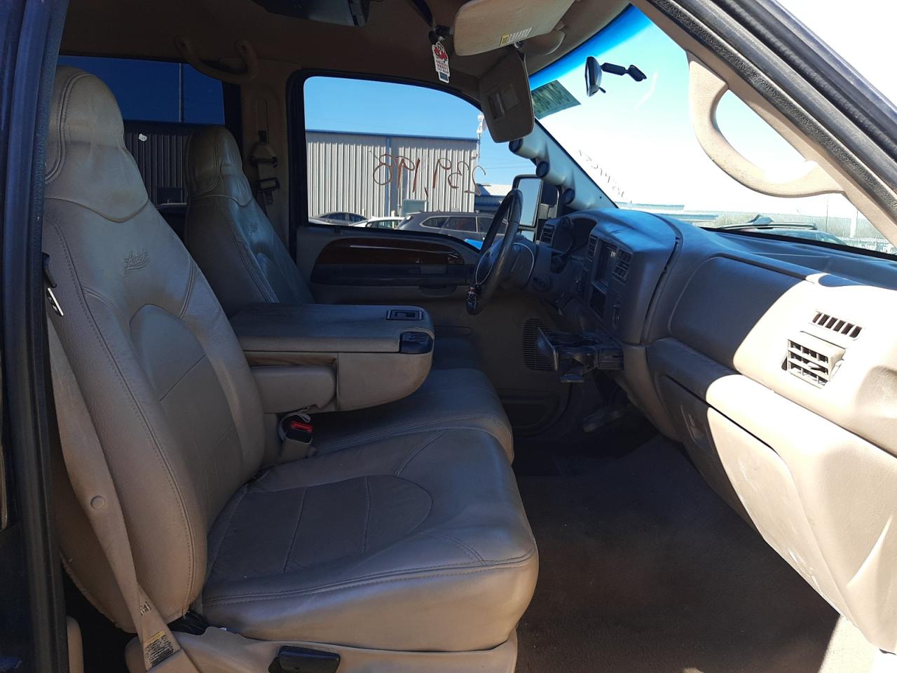 Photo 5 from auction – 2000 FORD F350 SRW S with VIN 1FTSW31F3YEE38151