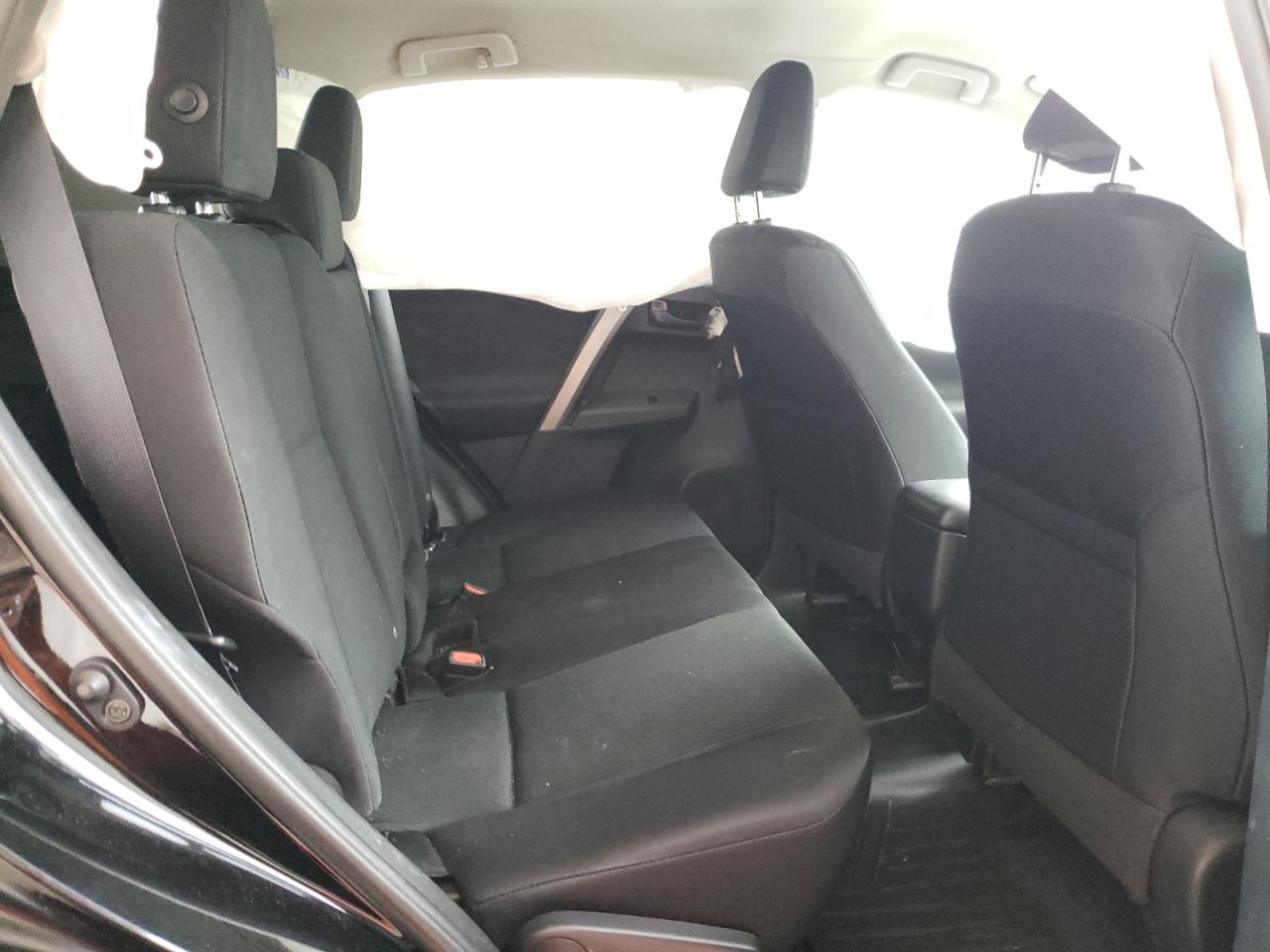 Photo 6 from auction – 2018 TOYOTA RAV4 LE with VIN 2T3ZFREV5JW460105
