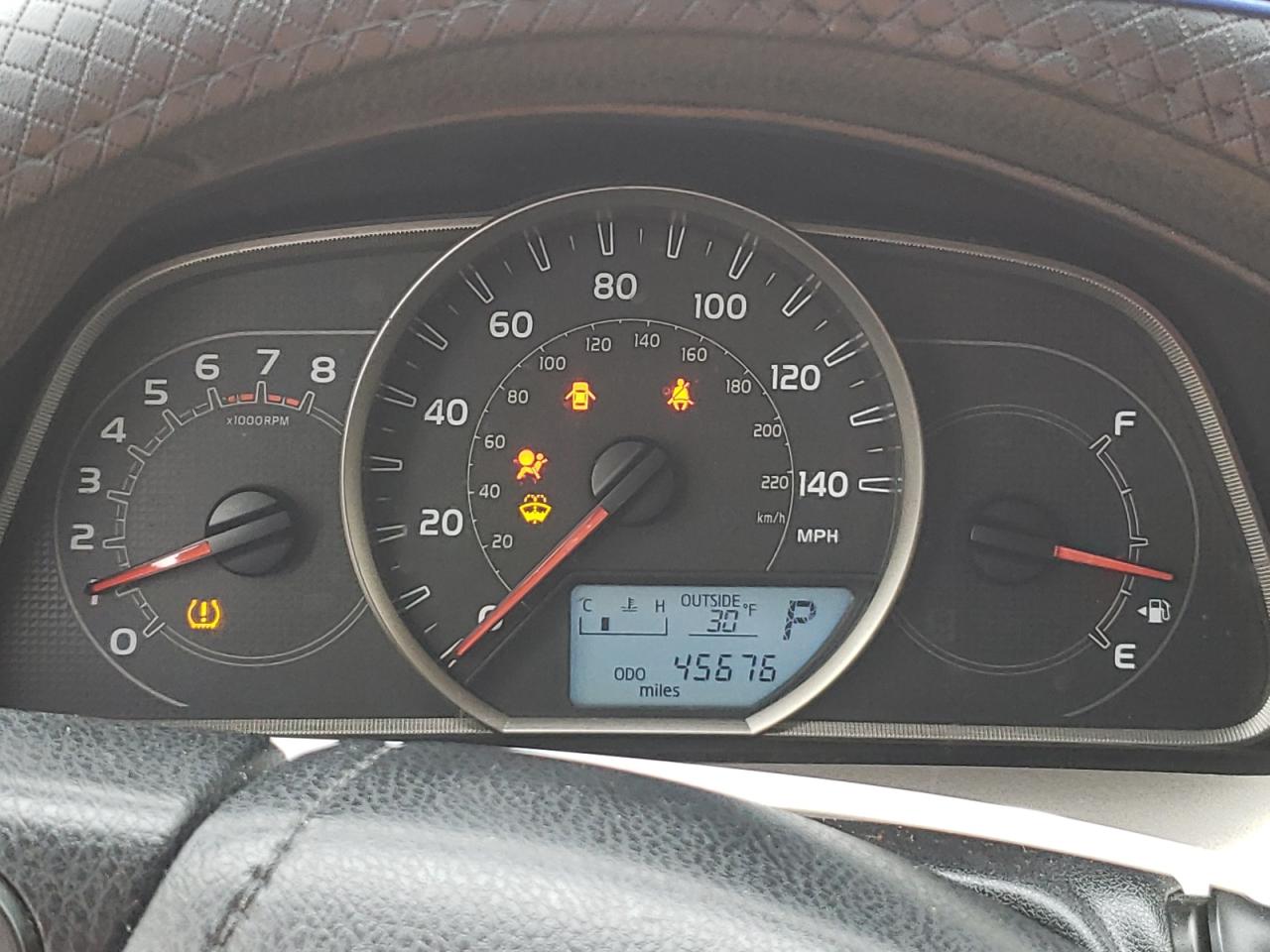 Photo 8 from auction – 2015 TOYOTA RAV4 LE with VIN JTMBFREV3FD108887
