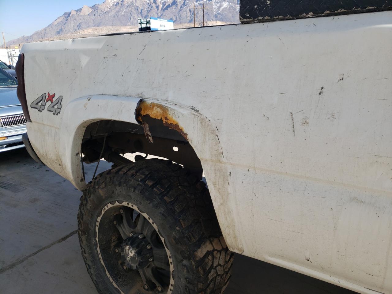 Photo 10 from auction – 2003 CHEVROLET SILVERADO with VIN 1GCGK13U83F224096
