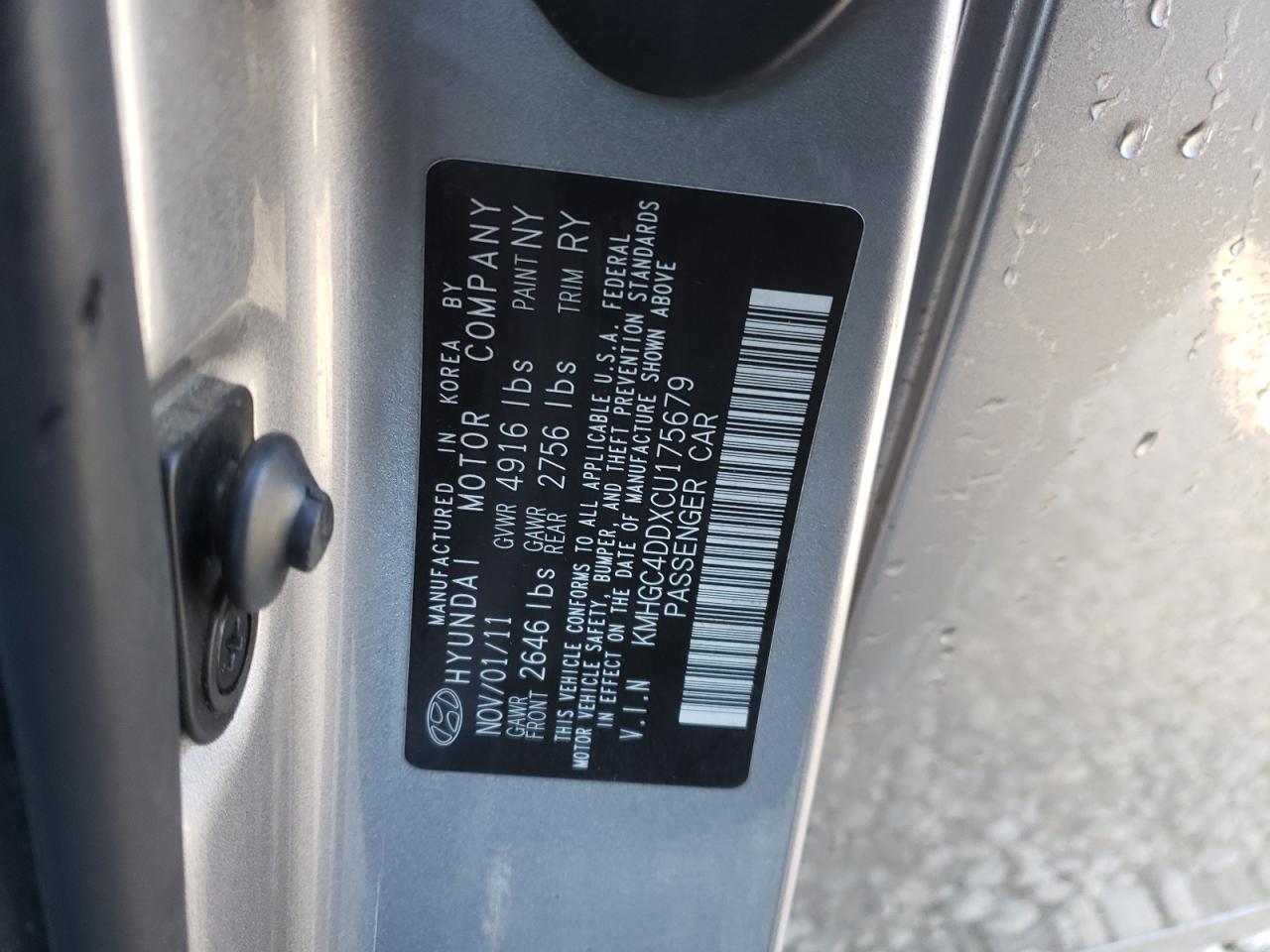 Photo 10 from auction – 2012 HYUNDAI GENESIS 3. with VIN KMHGC4DDXCU175679