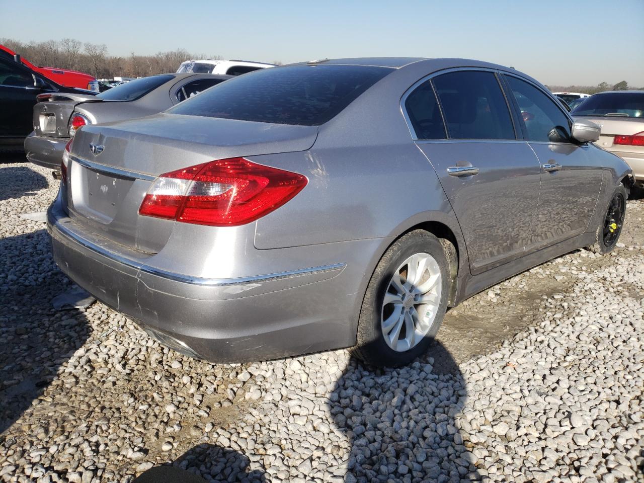 Photo 4 from auction – 2012 HYUNDAI GENESIS 3. with VIN KMHGC4DDXCU175679