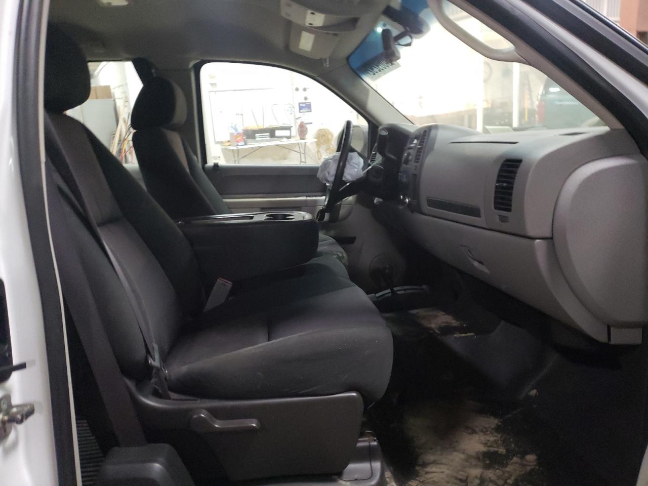 Photo 5 from auction – 2011 CHEVROLET SILVERADO with VIN 1GCRKPEA8BZ379548