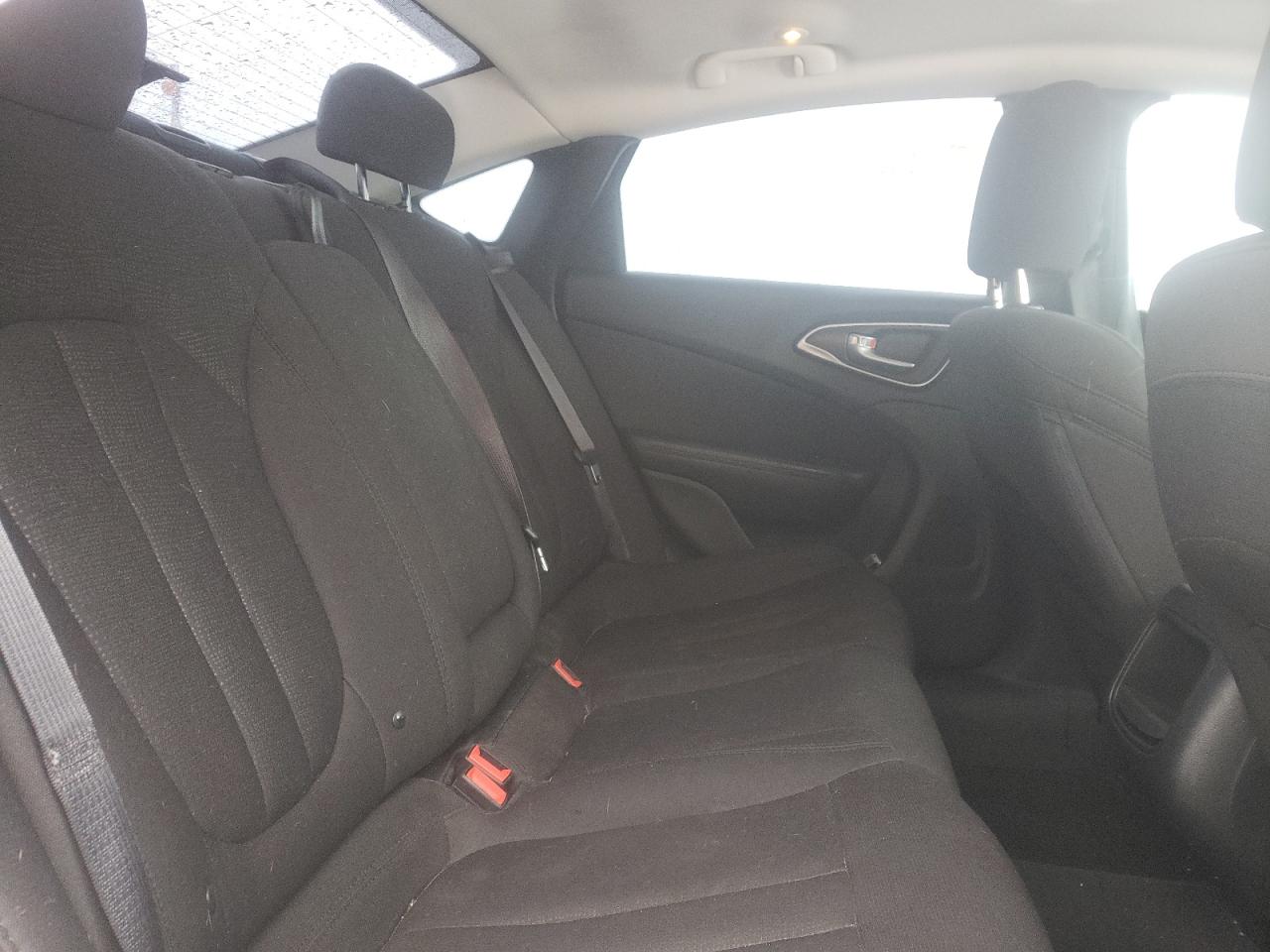 Photo 6 from auction – 2016 CHRYSLER 200 LIMITE with VIN 1C3CCCAB1GN162288