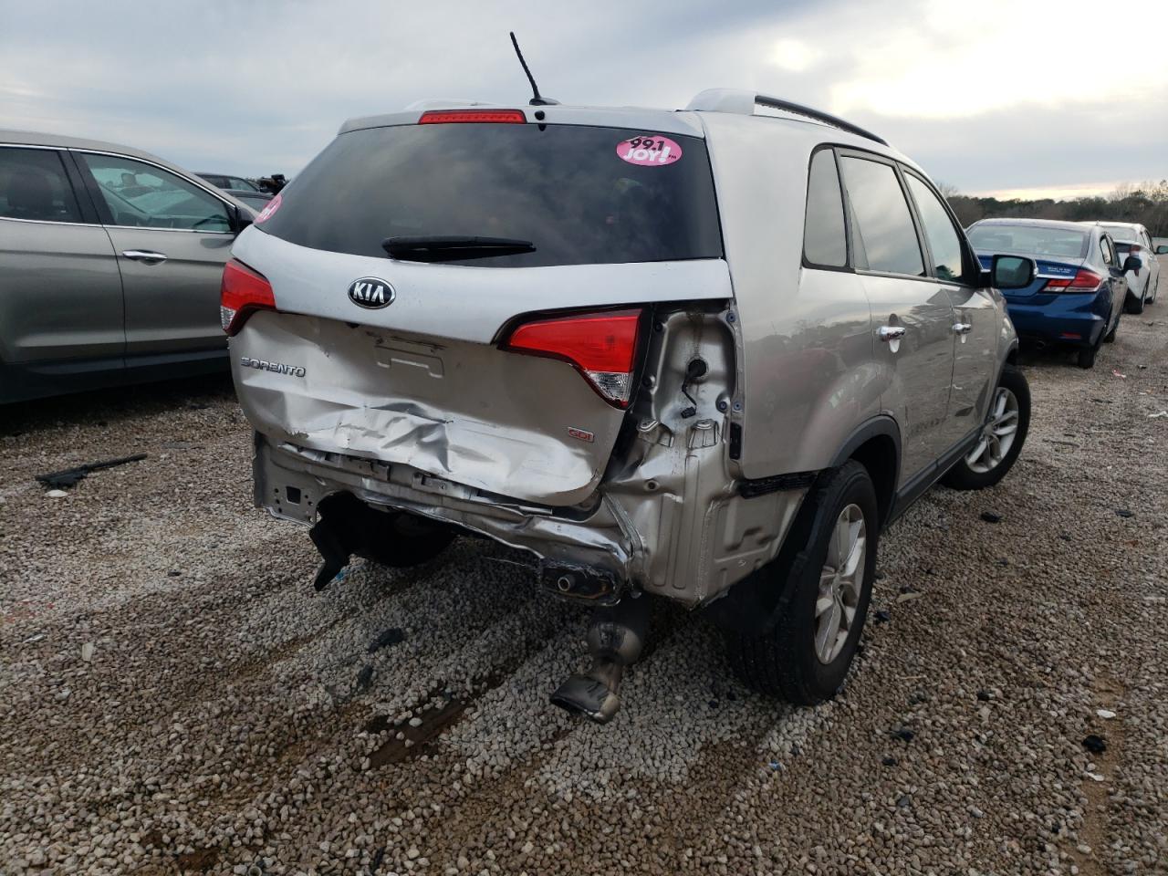 Photo 4 from auction – 2015 KIA SORENTO with VIN 5XYKT3A65FG562483