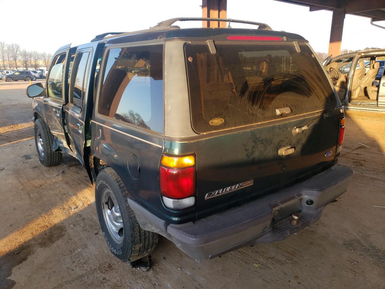 Photo 3 from auction – 1997 FORD EXPLORER with VIN 1FMDU34E8VUD54874