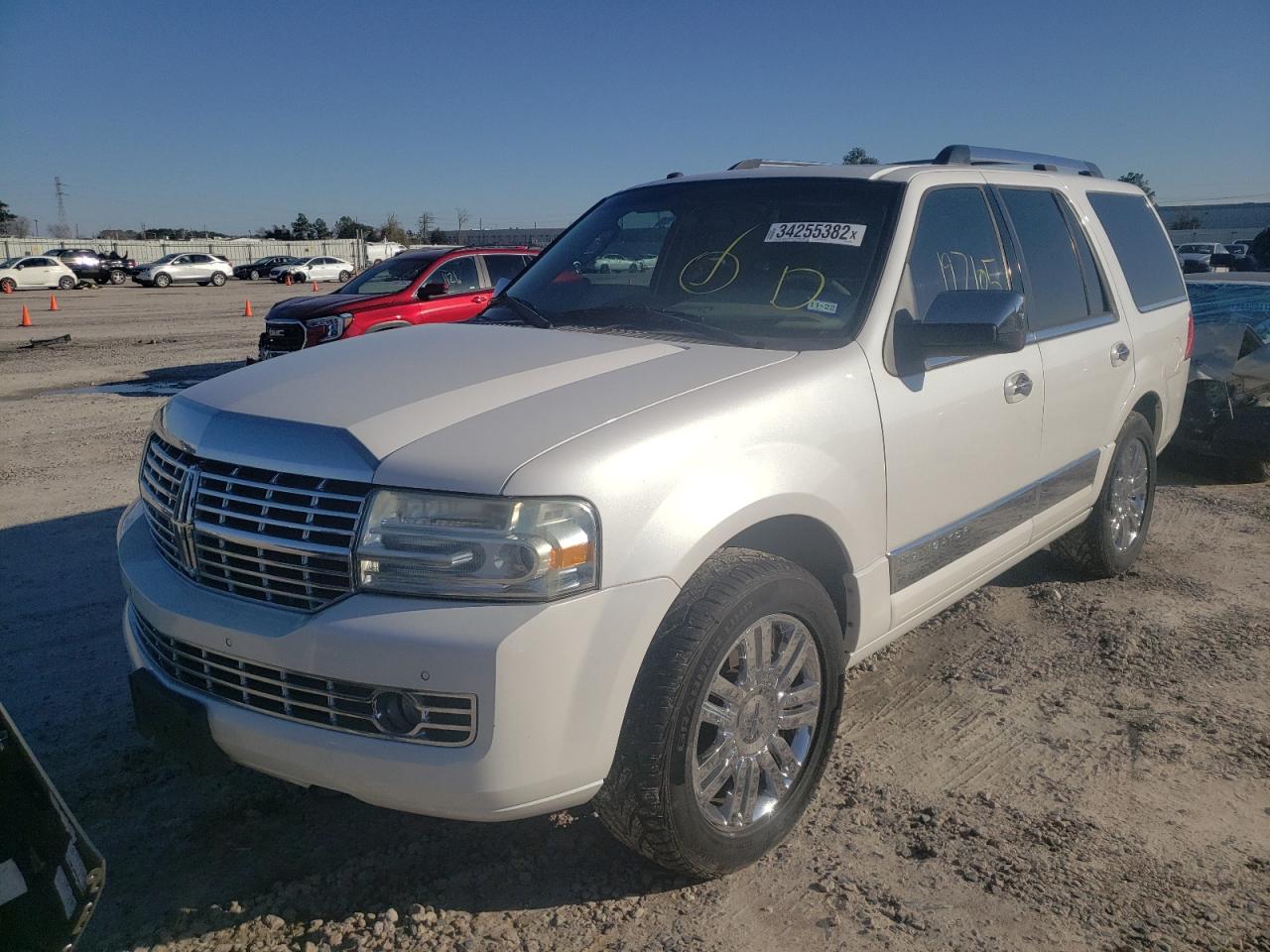 Photo 2 from auction – 2011 LINCOLN NAVIGATOR with VIN 5LMJJ2H50BEJ02247