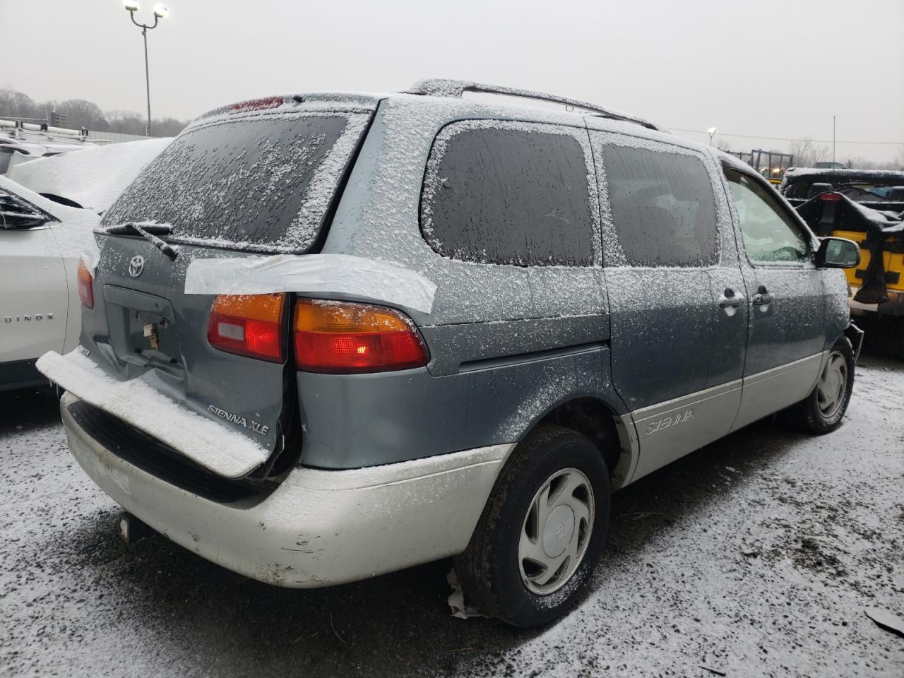Photo 4 from auction – 2000 TOYOTA SIENNA LE with VIN 4T3ZF13C7YU225735