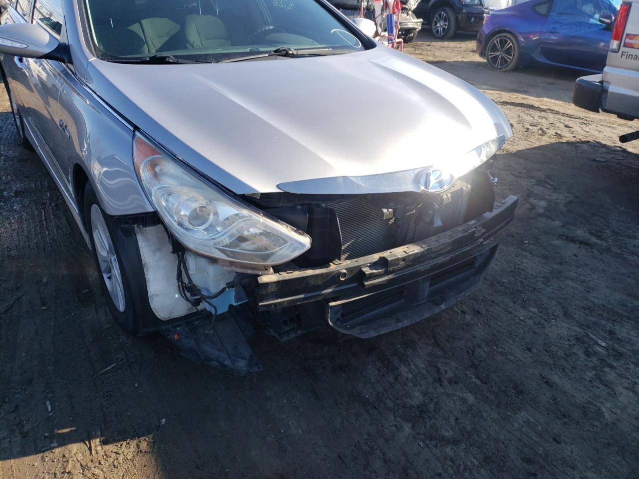 Photo 9 from auction – 2013 HYUNDAI SONATA HYB with VIN KMHEC4A47DA084545