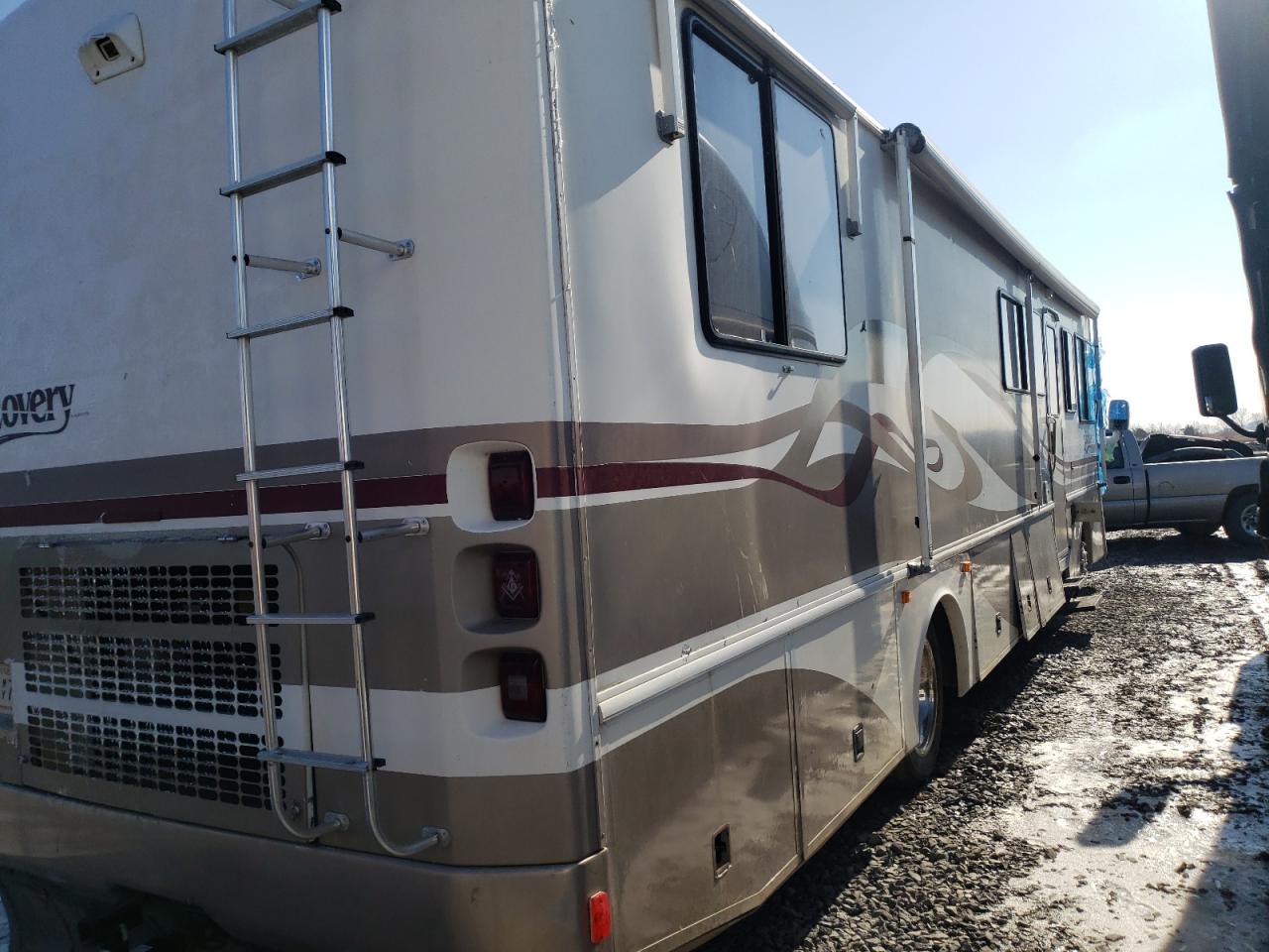 Photo 4 from auction – 1997 FLEETWOOD DISCOVERY with VIN 4UZ6XFBC0VC888900