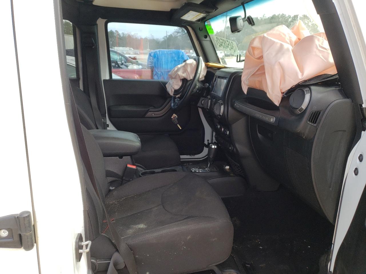 Photo 5 from auction – 2015 JEEP WRANGLER U with VIN 1C4HJWDG8FL544442