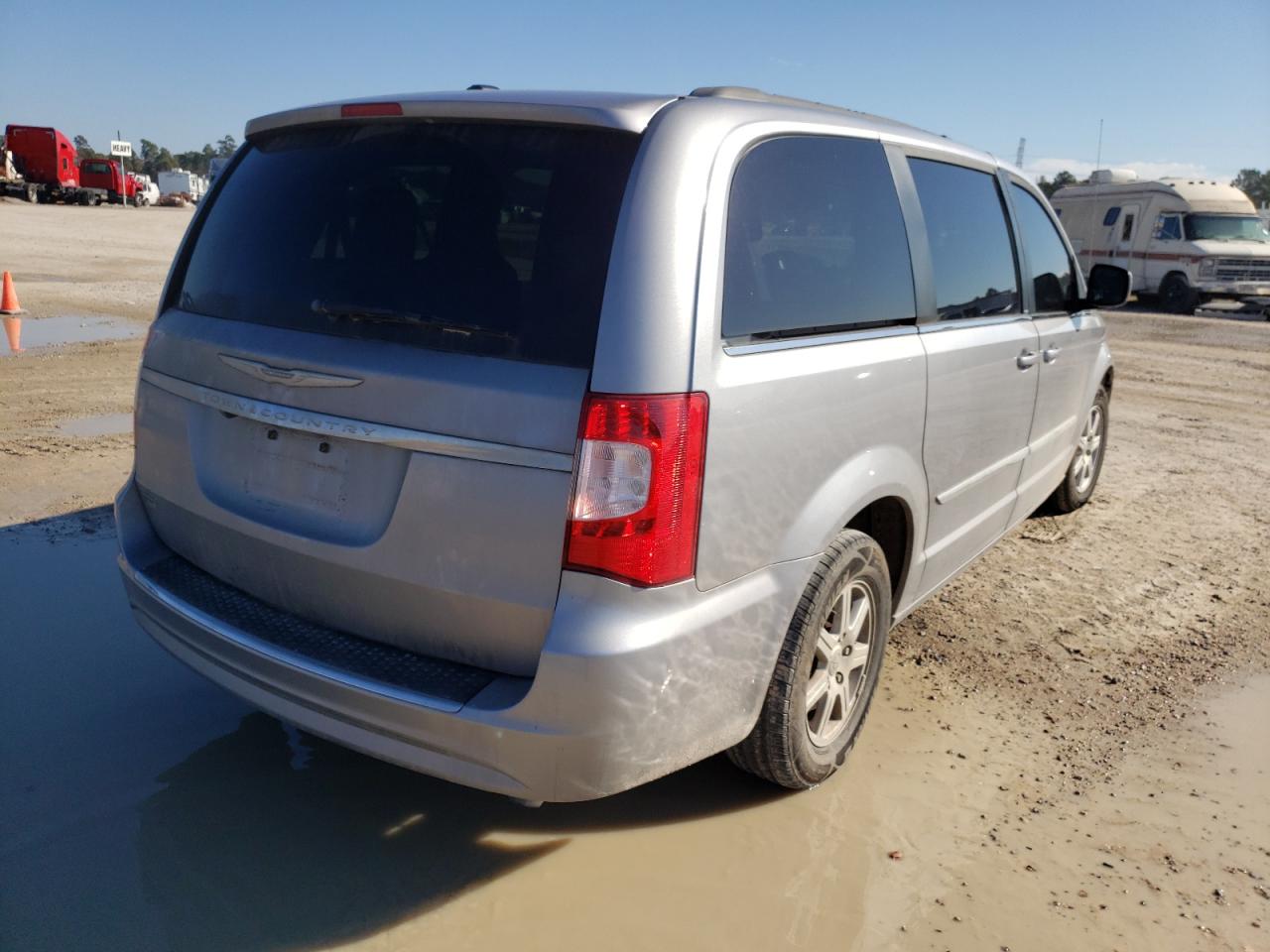 Photo 4 from auction – 2013 CHRYSLER TOWN & COU with VIN 2C4RC1BG9DR555183