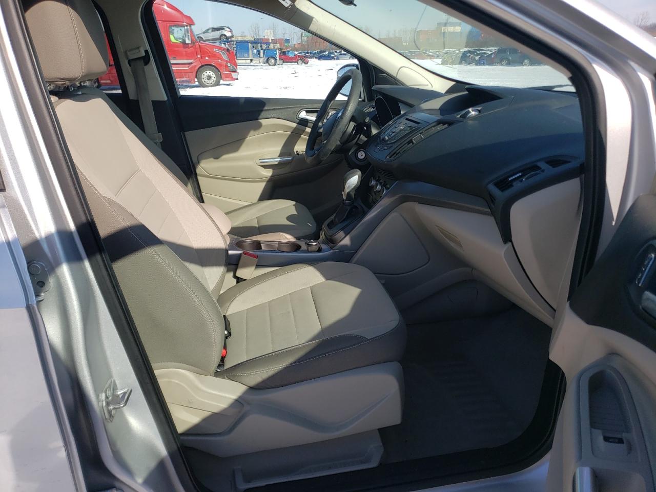 Photo 5 from auction – 2014 FORD ESCAPE SE with VIN 1FMCU9G98EUE10017