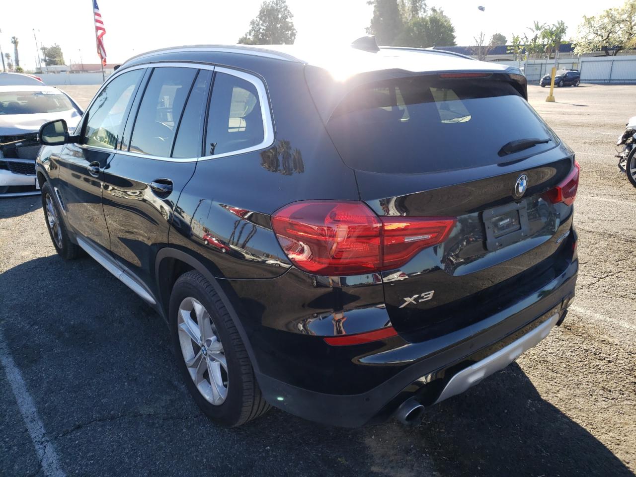 Photo 3 from auction – 2019 BMW X3 SDRIVE3 with VIN 5UXTR7C53KLE97258