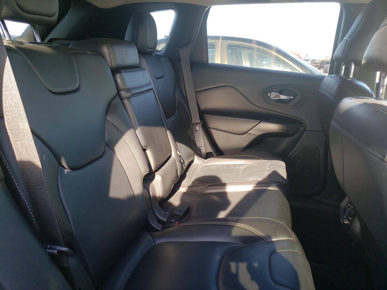 Photo 6 from auction – 2015 JEEP CHEROKEE L with VIN 1C4PJMDB5FW717160