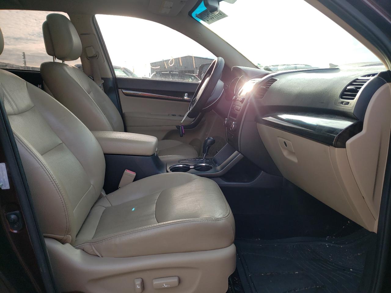Photo 5 from auction – 2012 KIA SORENTO EX with VIN 5XYKU4A23CG244924