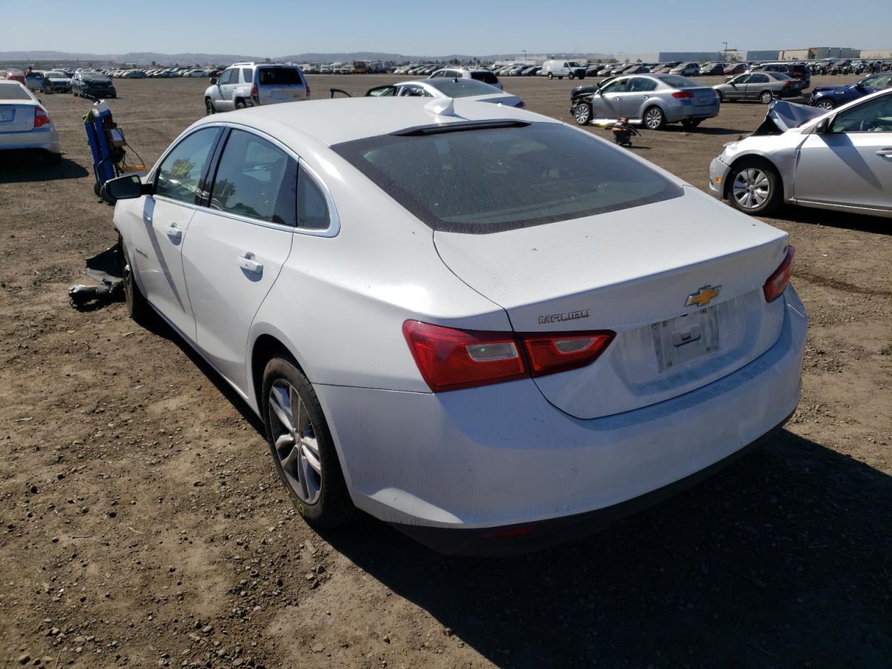 Photo 3 from auction – 2017 CHEVROLET MALIBU LT with VIN 1G1ZD5ST4JF129527