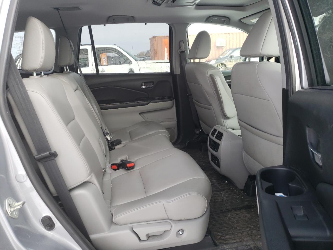 Photo 6 from auction – 2017 HONDA PILOT EXL with VIN 5FNYF6H86HB032107