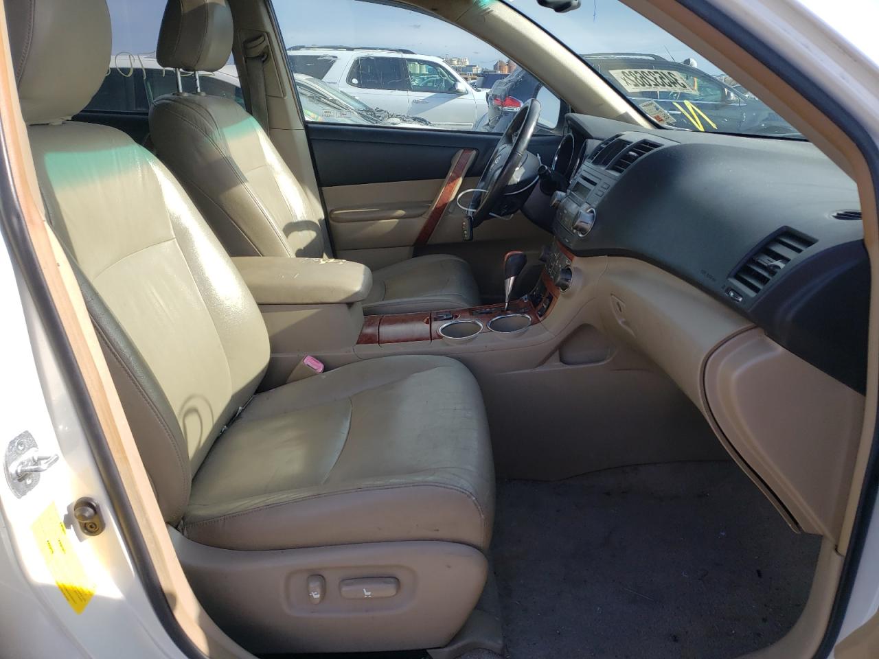 Photo 5 from auction – 2008 TOYOTA HIGHLANDER with VIN JTEDS42A082024299