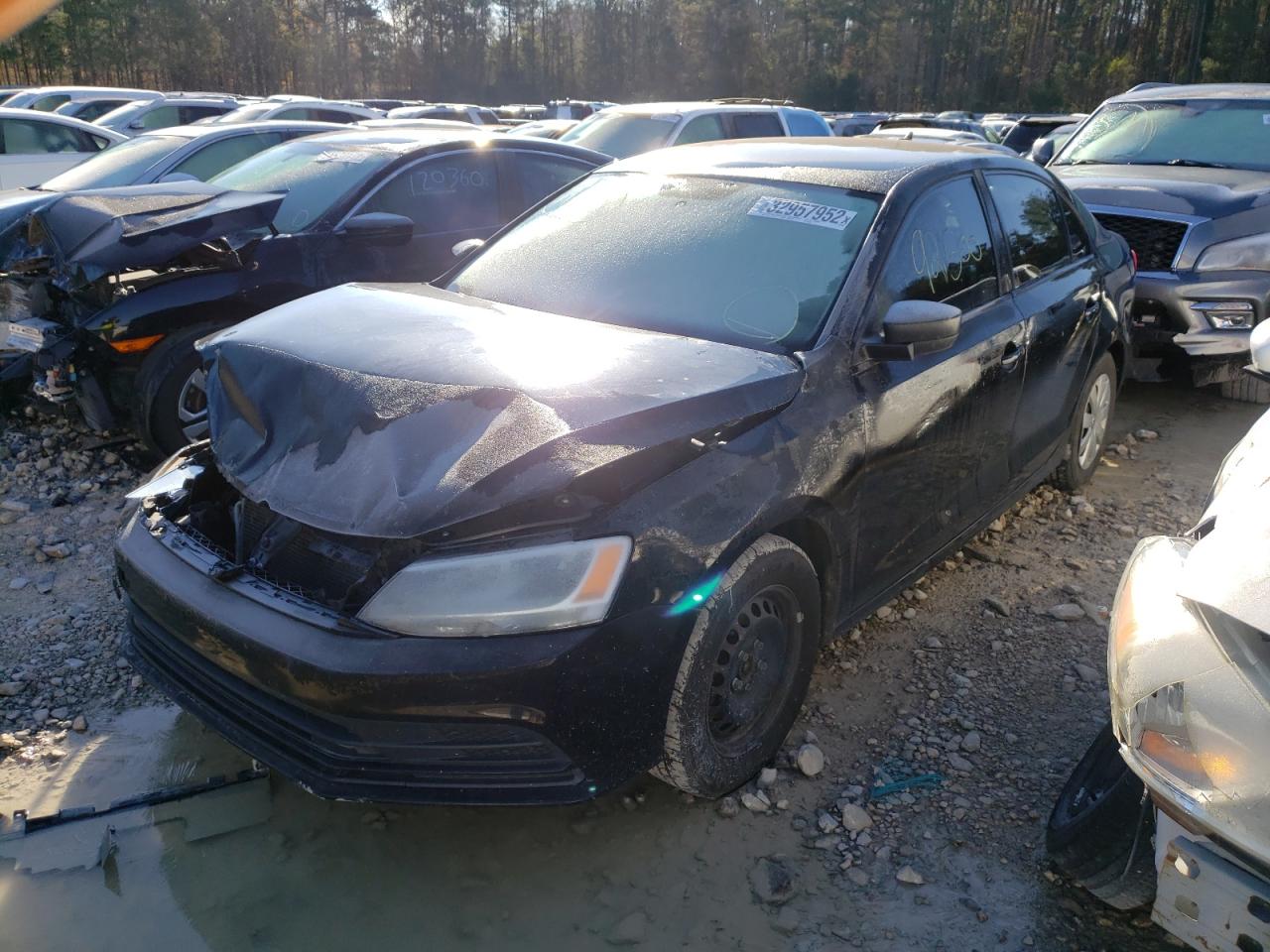 Photo 2 from auction – 2015 VOLKSWAGEN JETTA BASE with VIN 3VW2K7AJ8FM301394