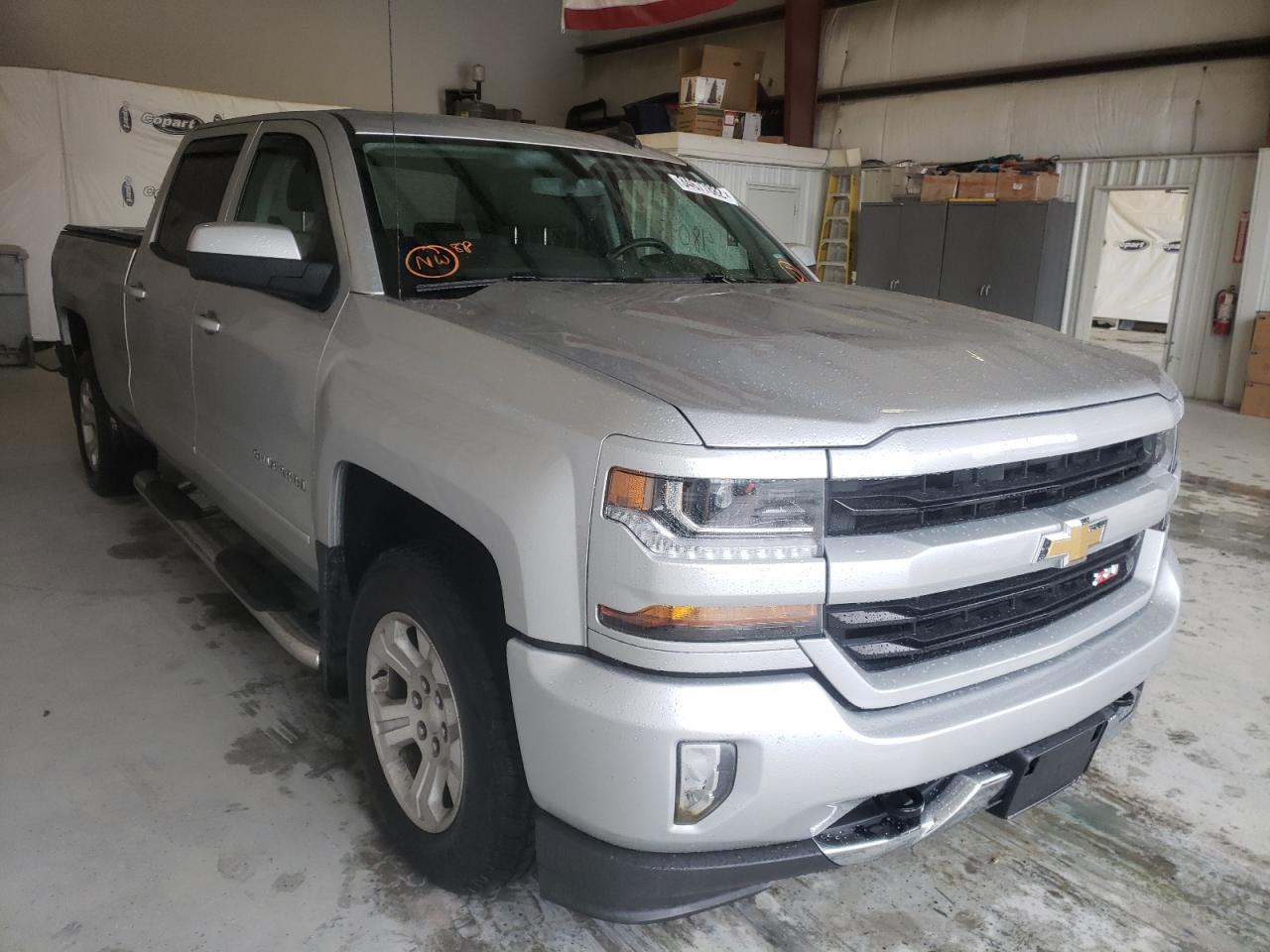 CHEVROLET SILVERADO 2018 with VIN 3GCUKREC8JG388921 - Photo from auction