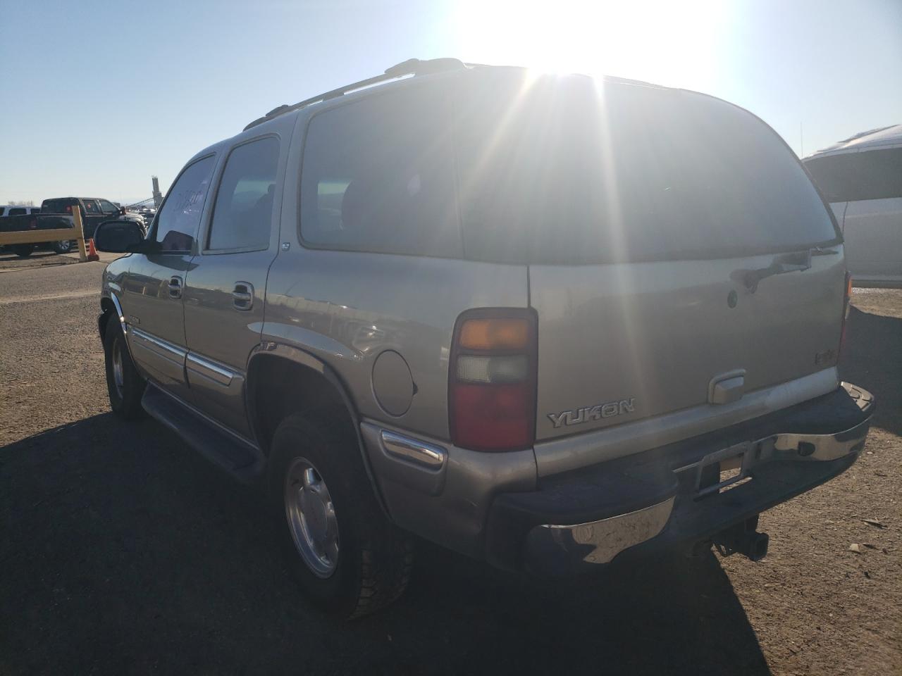 Photo 3 from auction – 2002 GMC YUKON with VIN 1GKEC13Z22R198080