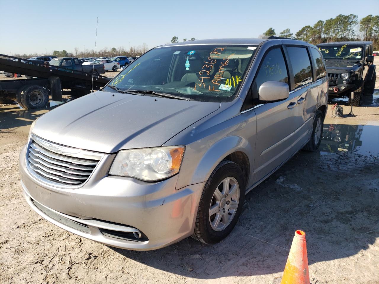 Photo 2 from auction – 2013 CHRYSLER TOWN & COU with VIN 2C4RC1BG9DR555183