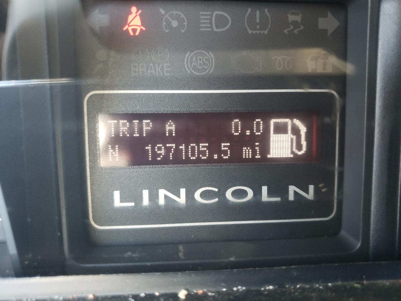 Photo 8 from auction – 2011 LINCOLN NAVIGATOR with VIN 5LMJJ2H50BEJ02247
