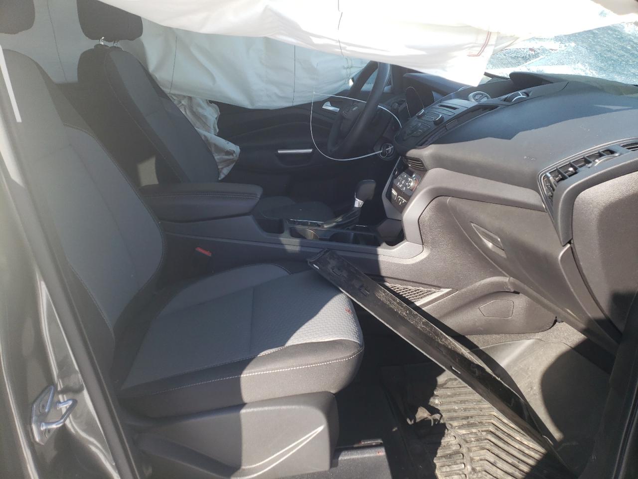 Photo 5 from auction – 2017 FORD ESCAPE SE with VIN 1FMCU0GD7HUA82531