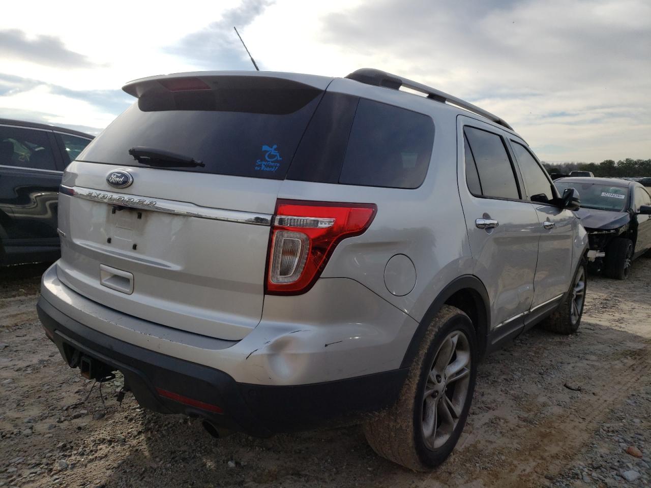 Photo 4 from auction – 2012 FORD EXPLORER L with VIN 1FMHK7F88CGA86104