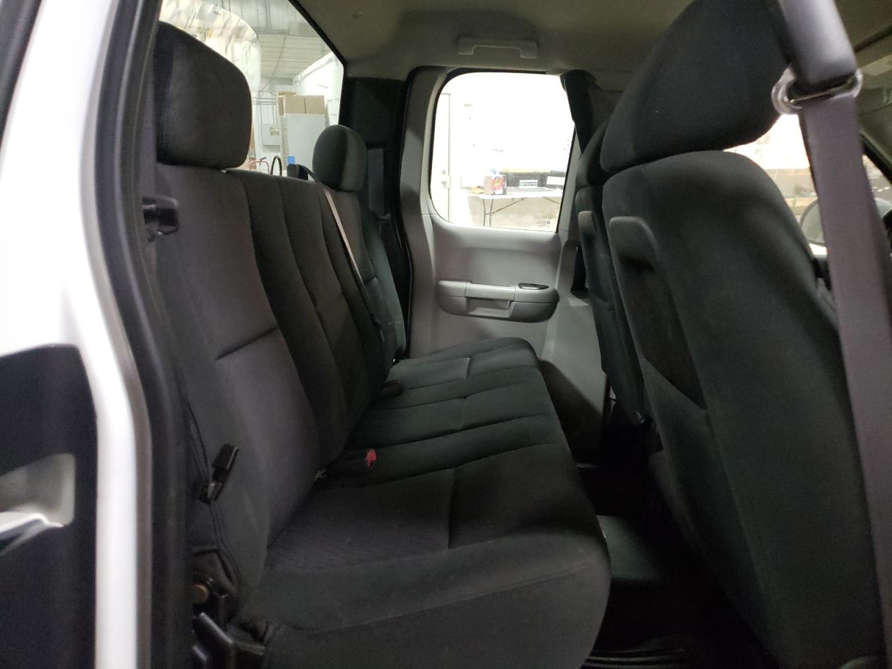 Photo 6 from auction – 2011 CHEVROLET SILVERADO with VIN 1GCRKPEA8BZ379548