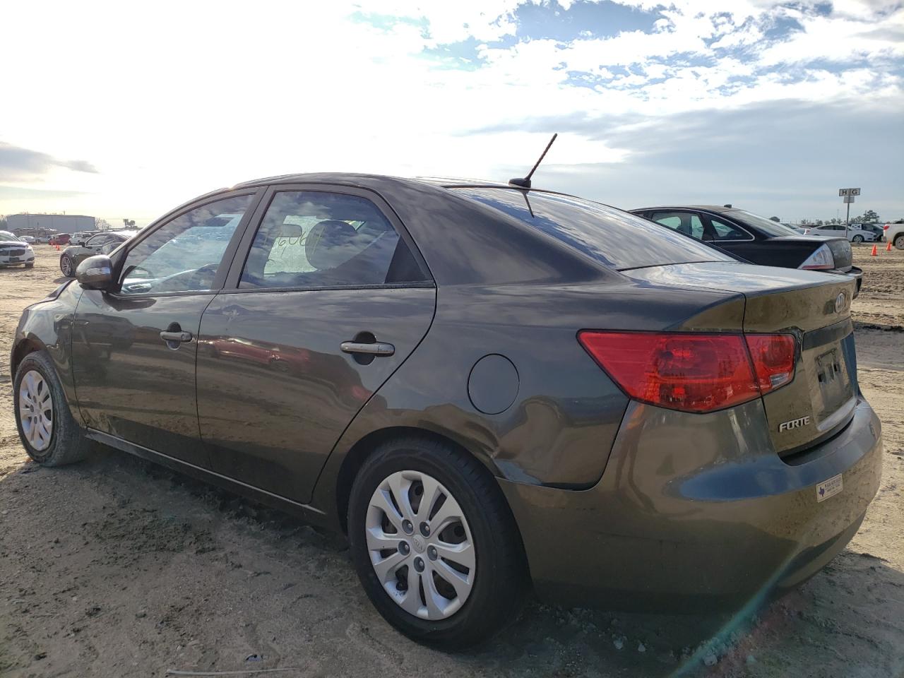 Photo 3 from auction – 2010 KIA FORTE EX with VIN KNAFU4A28A5180268