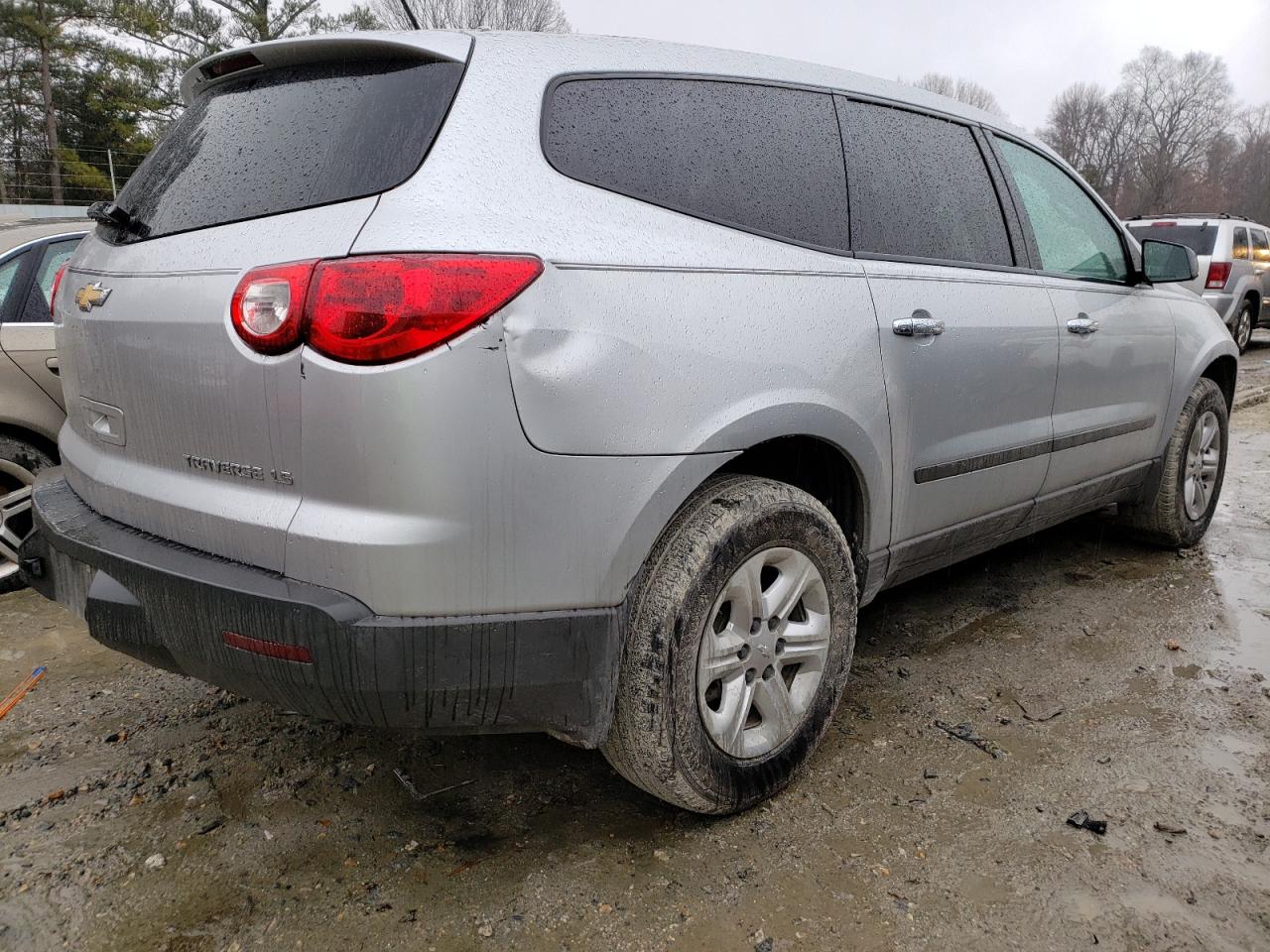 Photo 4 from auction – 2011 CHEVROLET TRAVERSE L with VIN 1GNKRFED2BJ397258