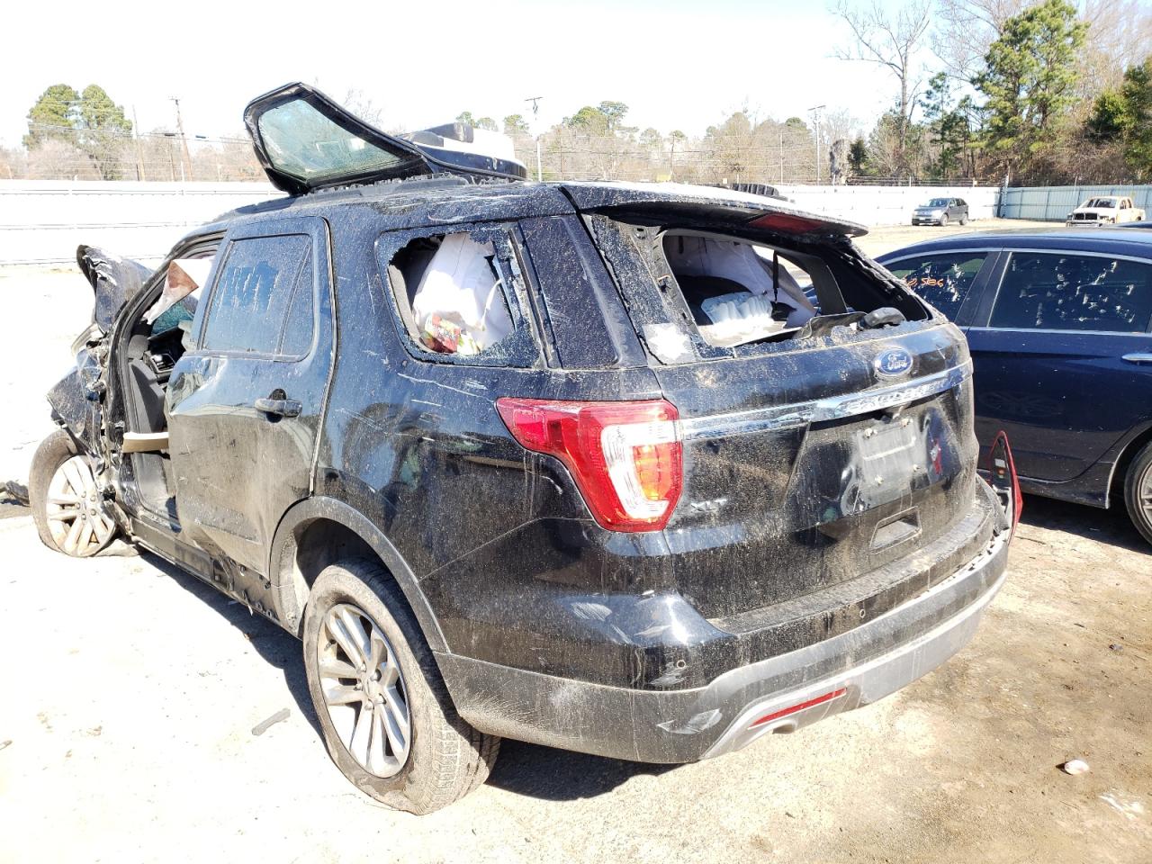 Photo 3 from auction – 2017 FORD EXPLORER X with VIN 1FM5K7D88HGC56281
