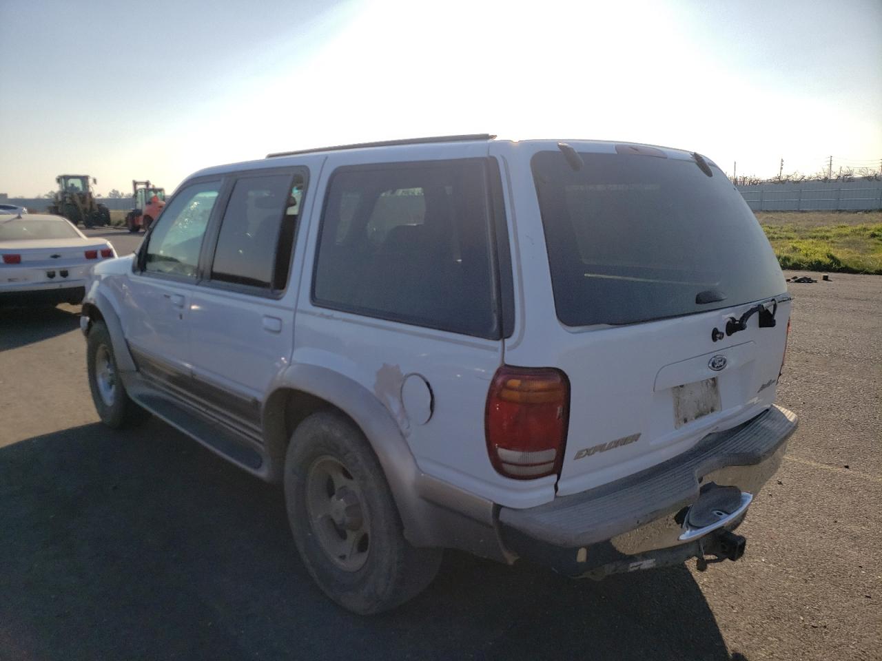 Photo 3 from auction – 1998 FORD EXPLORER with VIN 1FMZU34E3WZB37856
