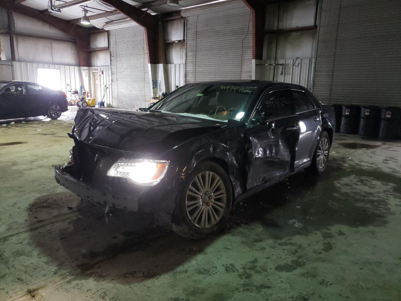 Photo 2 from auction – 2014 CHRYSLER 300C with VIN 2C3CCAKT3EH365930