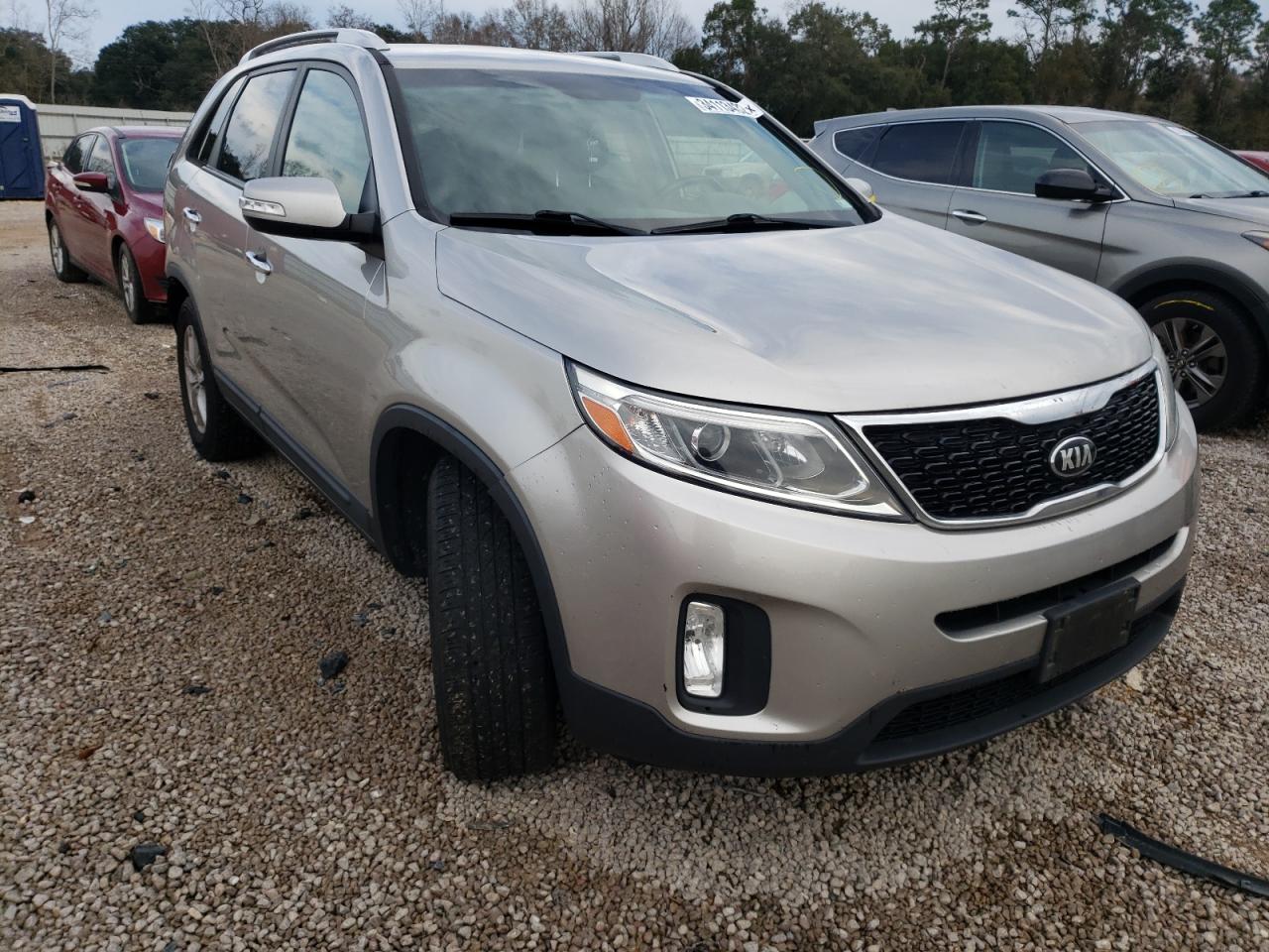 KIA SORENTO 2015 with VIN 5XYKT3A65FG562483 - Photo from auction