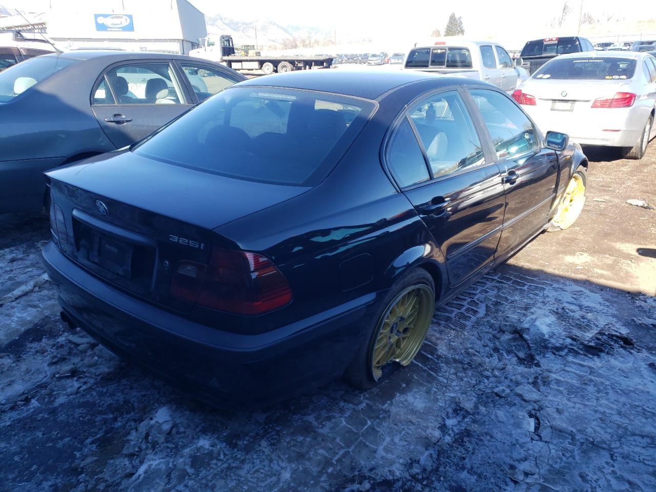 Photo 4 from auction – 2003 BMW 325 I with VIN WBAET37443NJ27328
