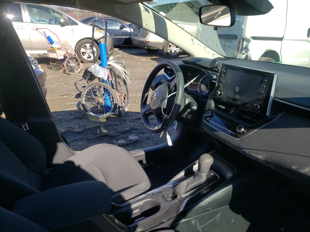 Photo 5 from auction – 2020 TOYOTA COROLLA LE with VIN 5YFEPRAE9LP054746
