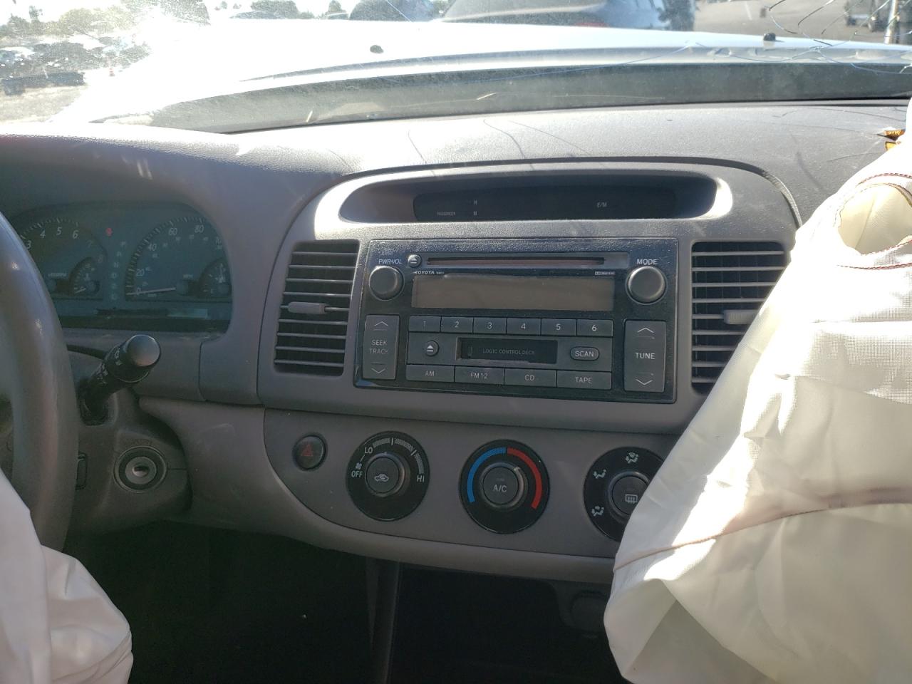 Photo 19 from auction – 2003 TOYOTA CAMRY LE with VIN 4T1BE32K53U677399