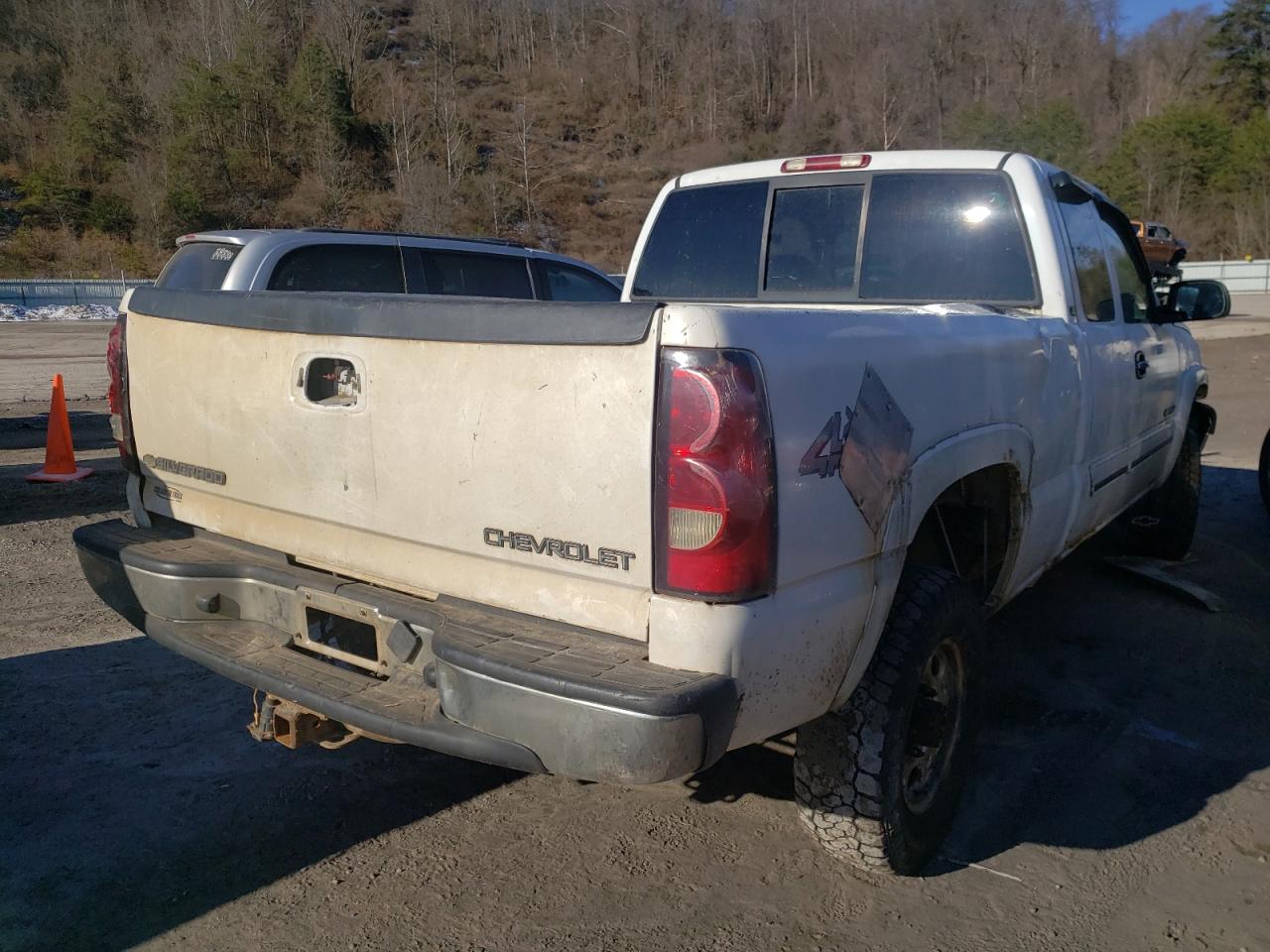 Photo 4 from auction – 2005 CHEVROLET SILVERADO with VIN 1GCHK29U45E220038
